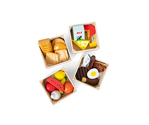 Instruction sheet, food magnets, magnetic mat, play food, and more.